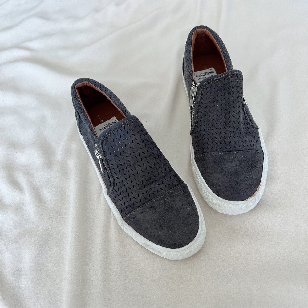 Report by Steve Madden ALEXA SLIP-ON